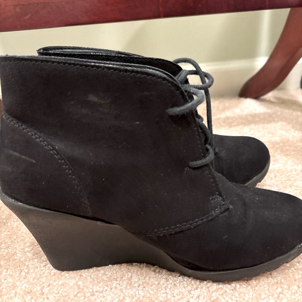 White Mountain Black Wedge‎ Booties Size 6